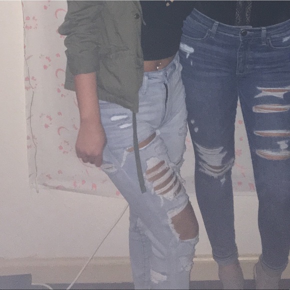 A.E Ripped Jeans 🌸 - Picture 2 of 5